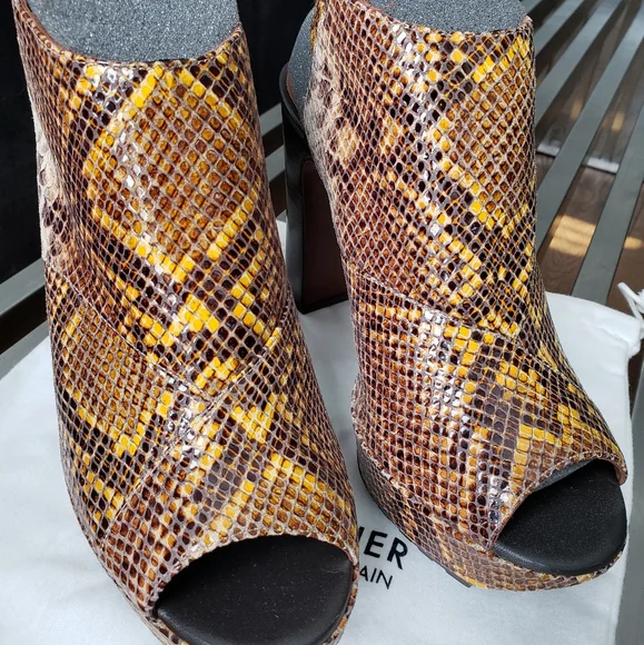 Donald Pliner Shoes - Picture 3 of 8